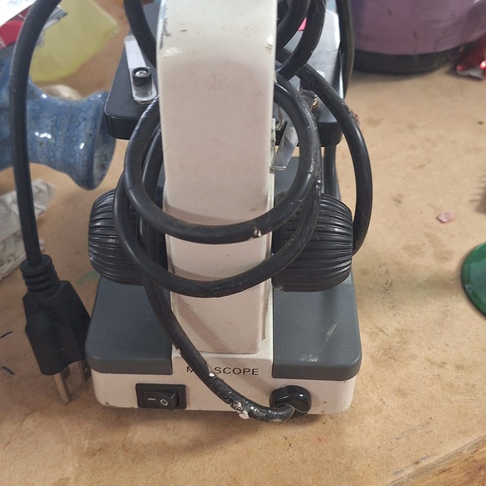 Microscope - Picture 3 of 4